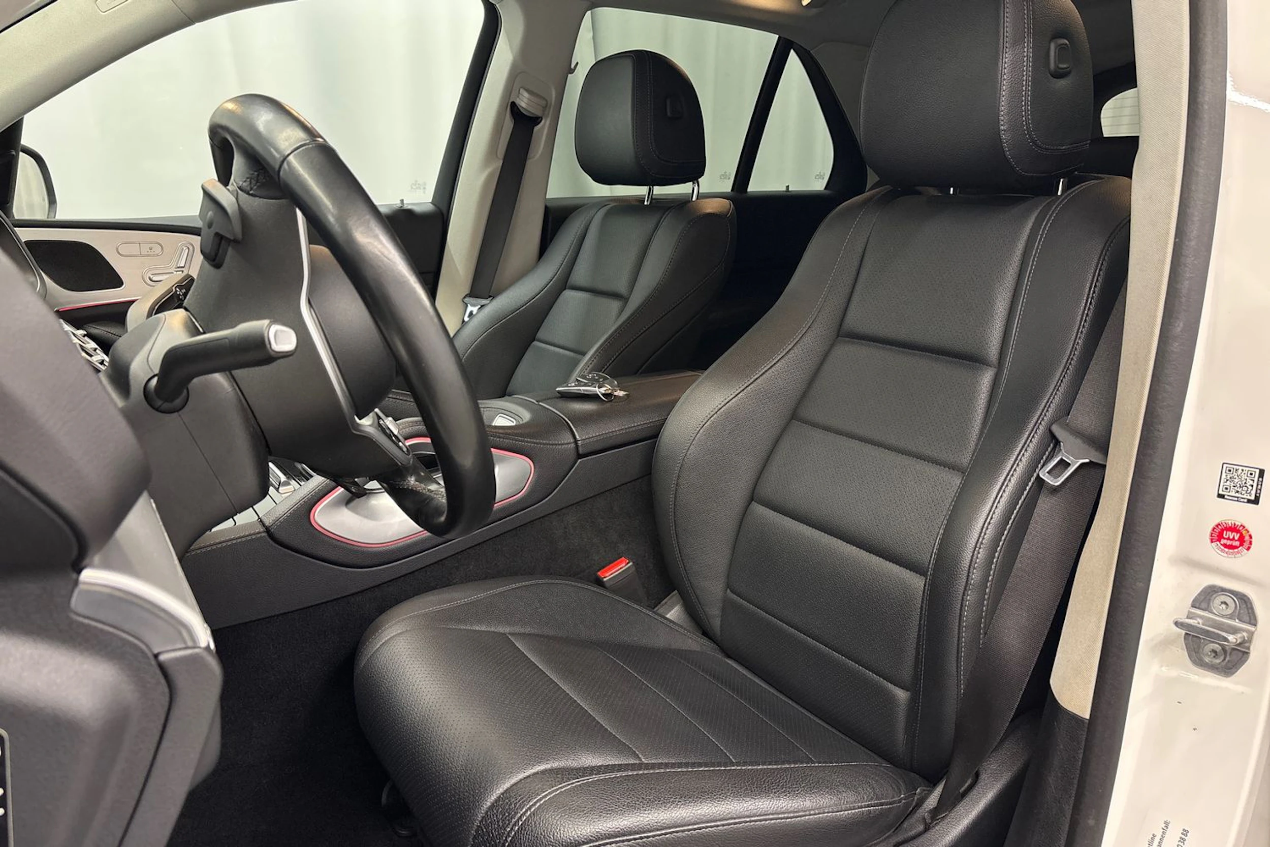 valkoinen Mercedes-Benz GLE 2021 kuva 28.