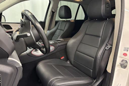 valkoinen Mercedes-Benz GLE 2021 kuva 28.