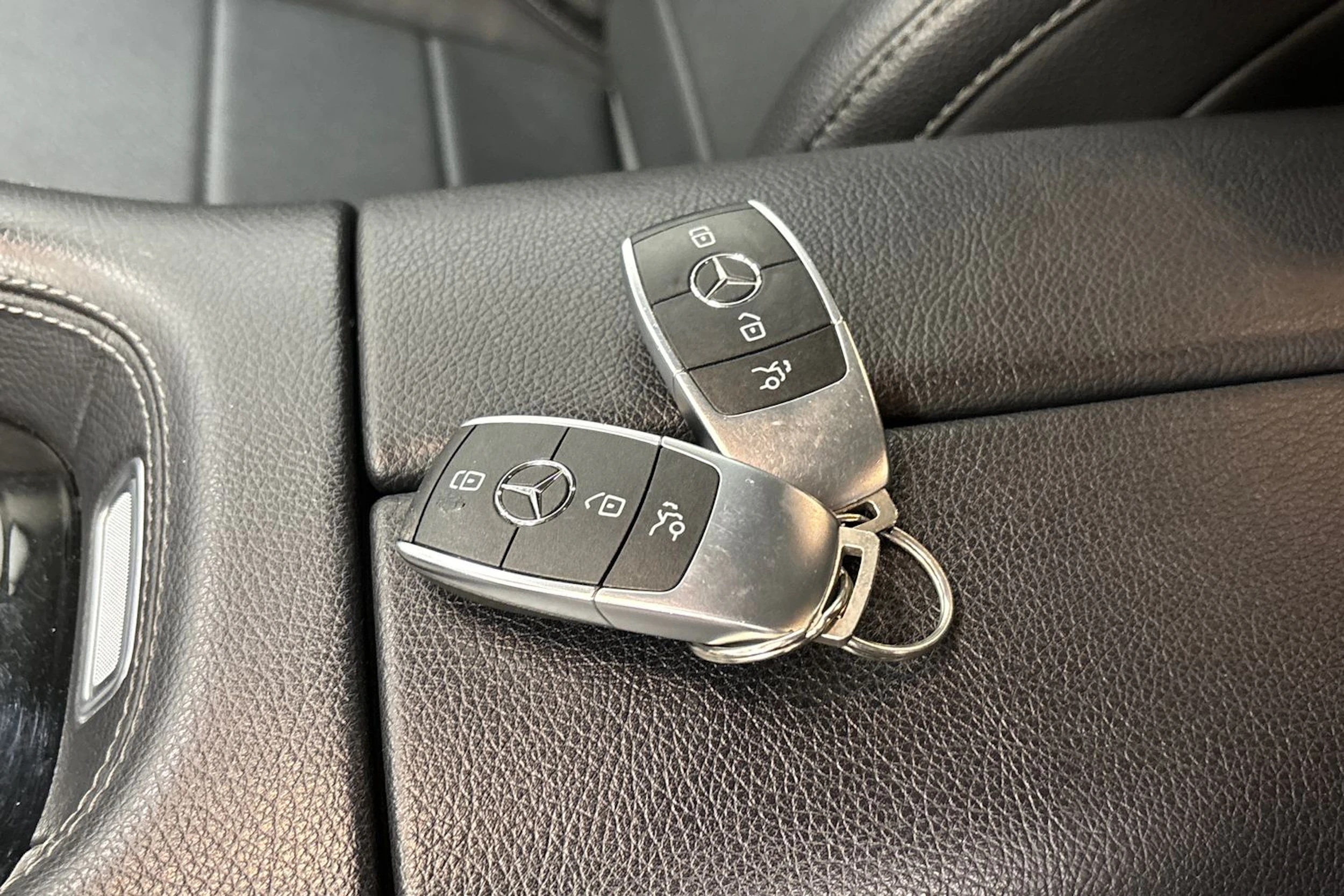 valkoinen Mercedes-Benz GLE 2021 kuva 30.