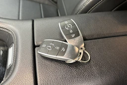 valkoinen Mercedes-Benz GLE 2021 kuva 30.