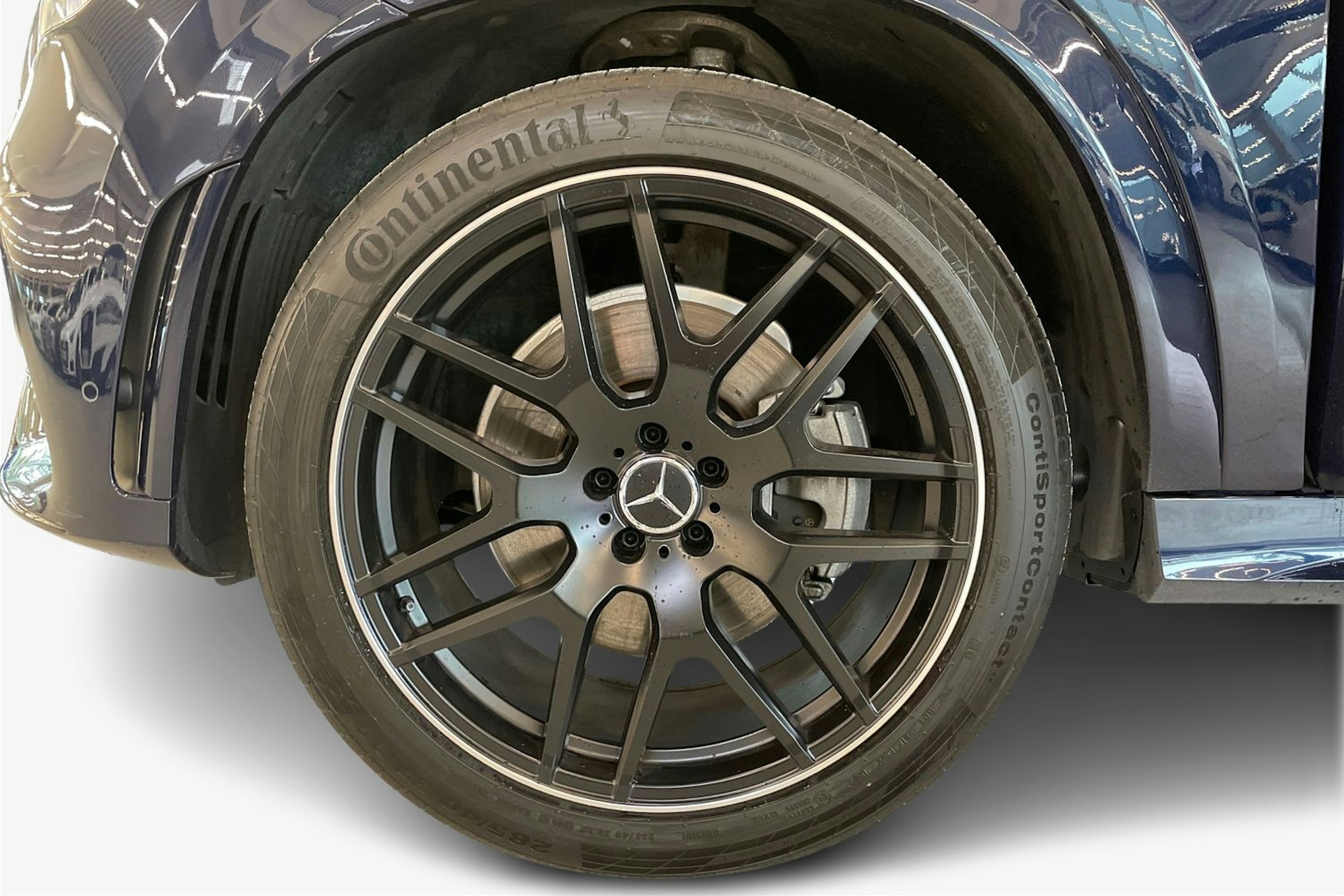 Sininen Mercedes-Benz GLE 2021 kuva 11.