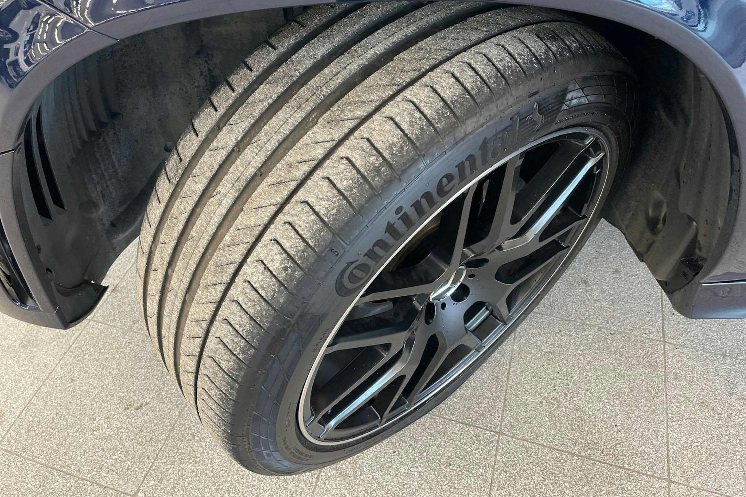 Sininen Mercedes-Benz GLE 2021 kuva 13.