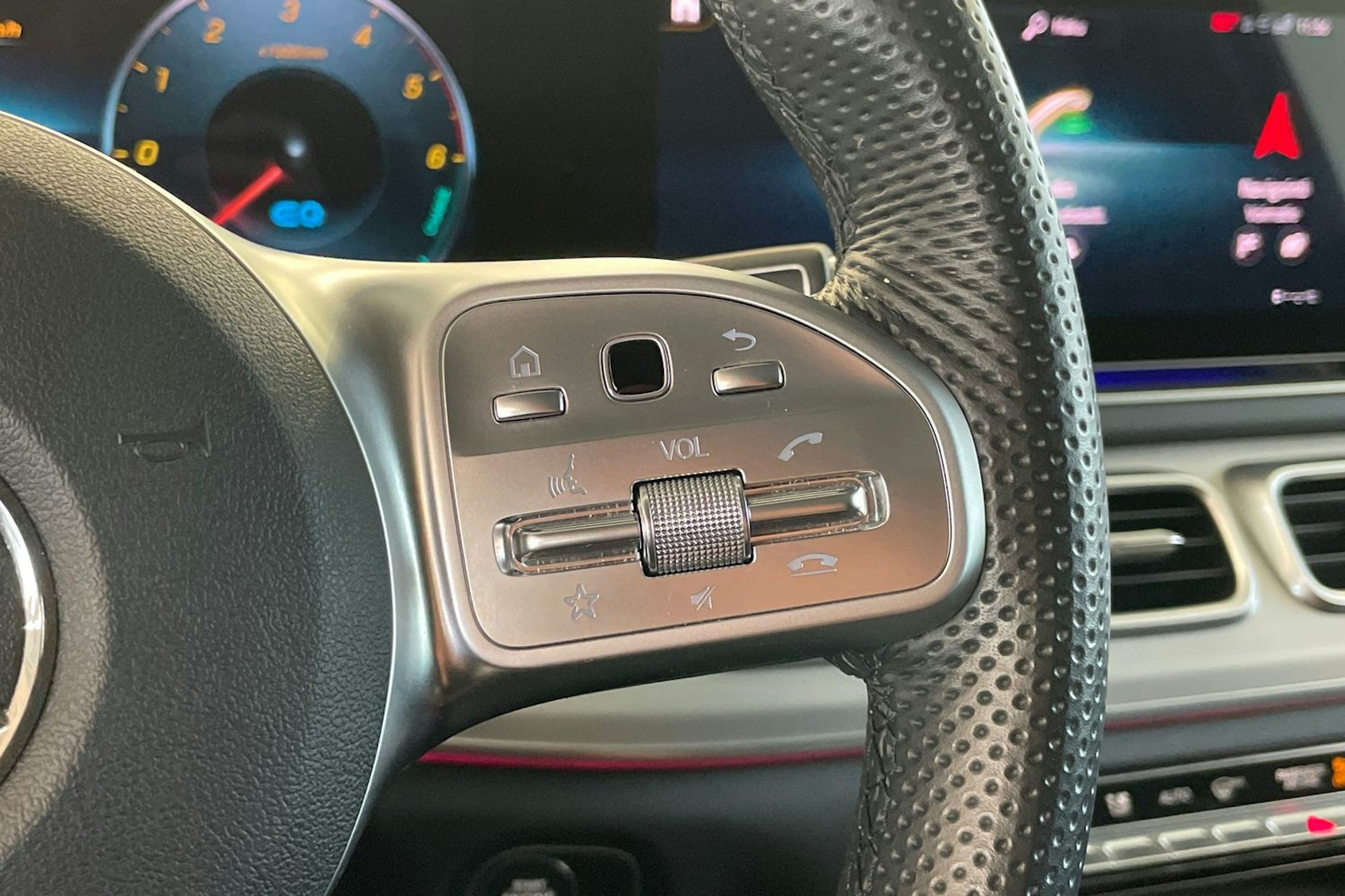 Sininen Mercedes-Benz GLE 2021 kuva 15.