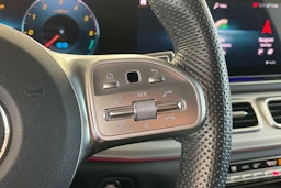 Sininen Mercedes-Benz GLE 2021 kuva 15.