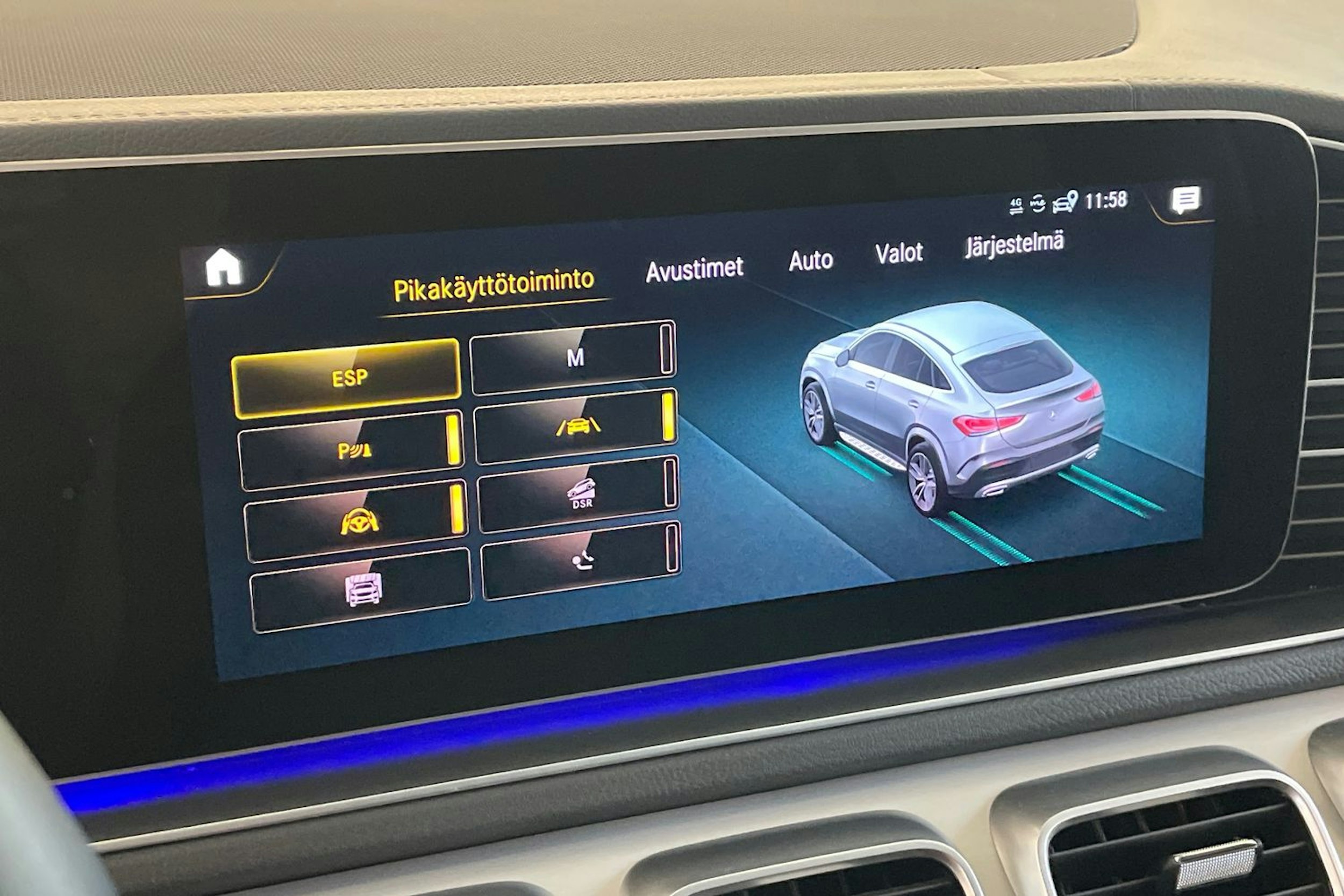 Sininen Mercedes-Benz GLE 2021 kuva 19.
