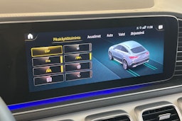 Sininen Mercedes-Benz GLE 2021 kuva 19.