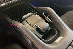 Sininen Mercedes-Benz GLE 2021 kuva 21.