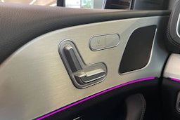 Sininen Mercedes-Benz GLE 2021 kuva 22.