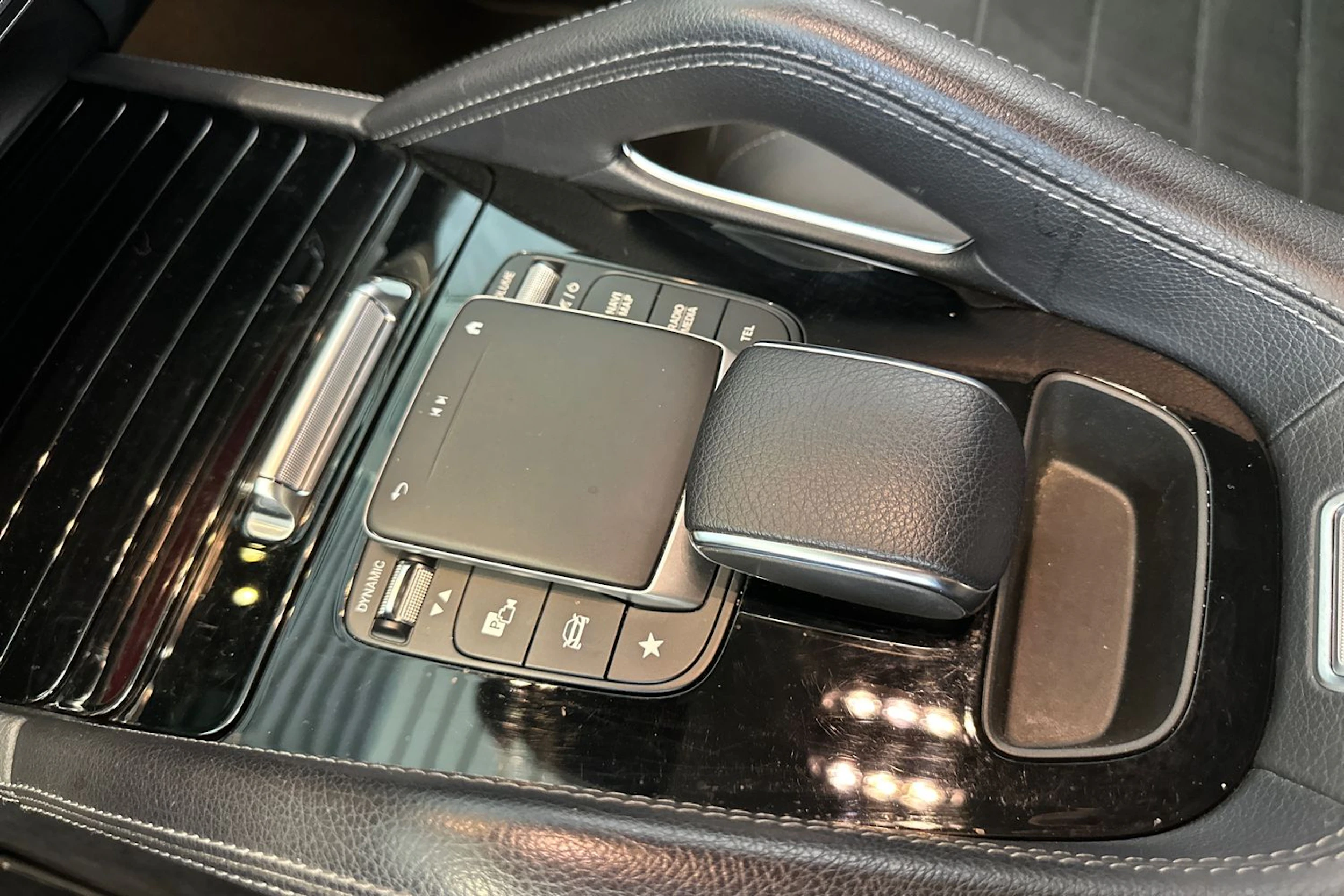 harmaa Mercedes-Benz GLE 2021 kuva 21.