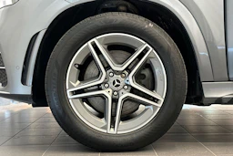 harmaa Mercedes-Benz GLE 2021 kuva 28.