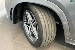 harmaa Mercedes-Benz GLE 2021 kuva 29.
