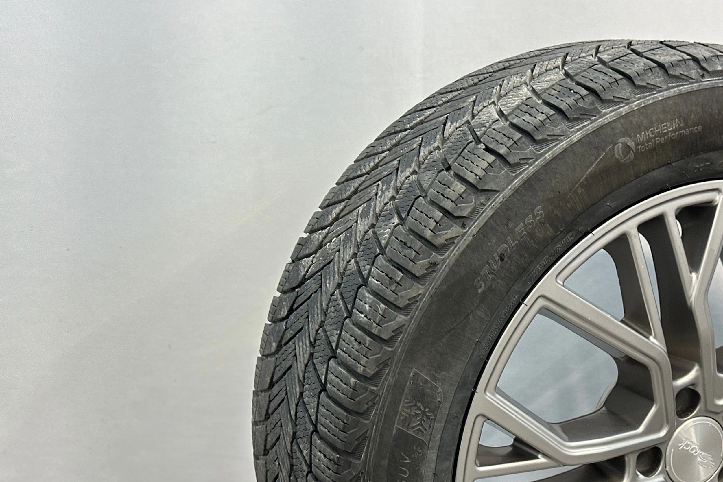 harmaa Mercedes-Benz GLE 2021 kuva 31.