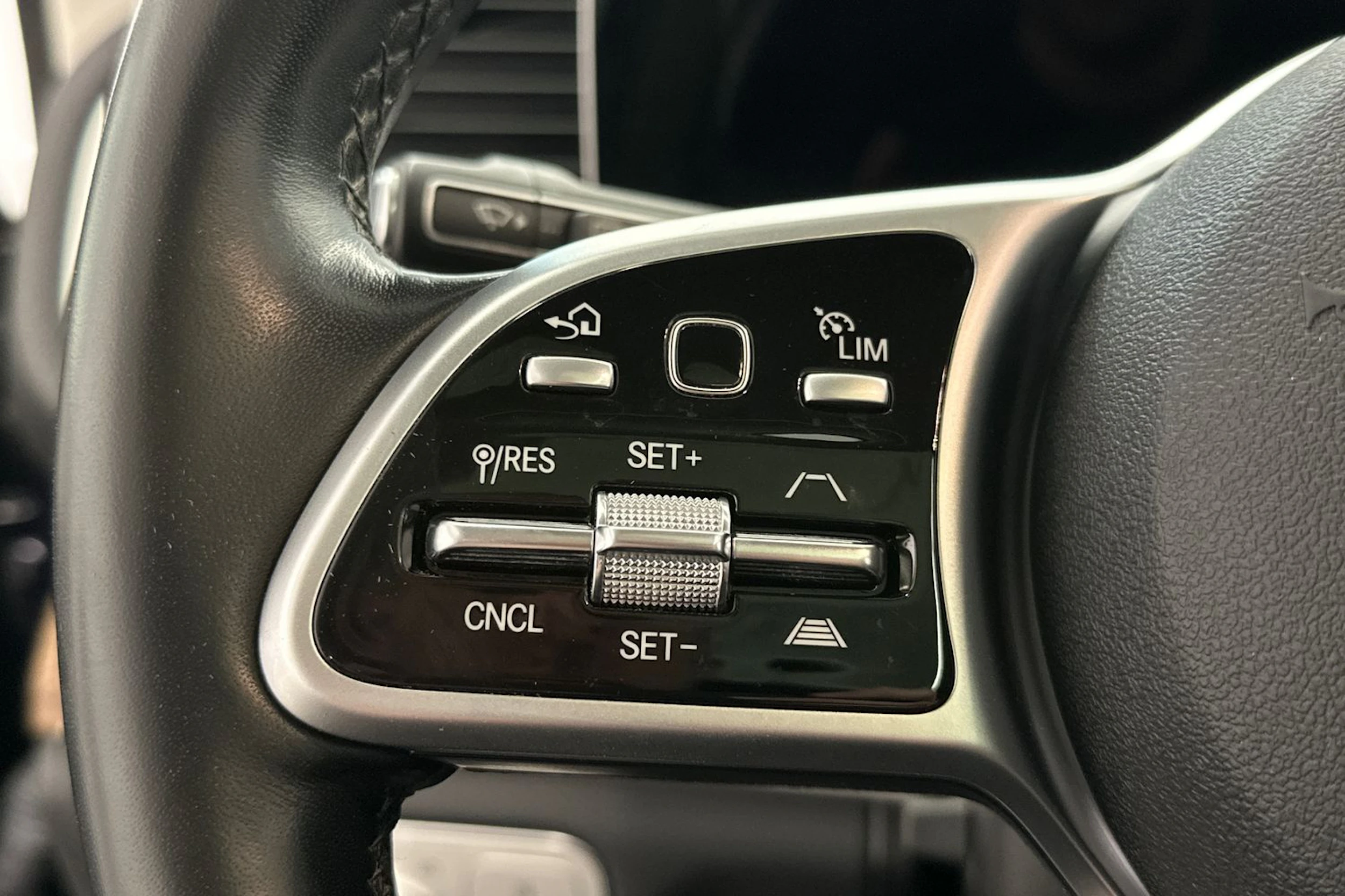 sininen Mercedes-Benz GLE 2022 kuva 18.