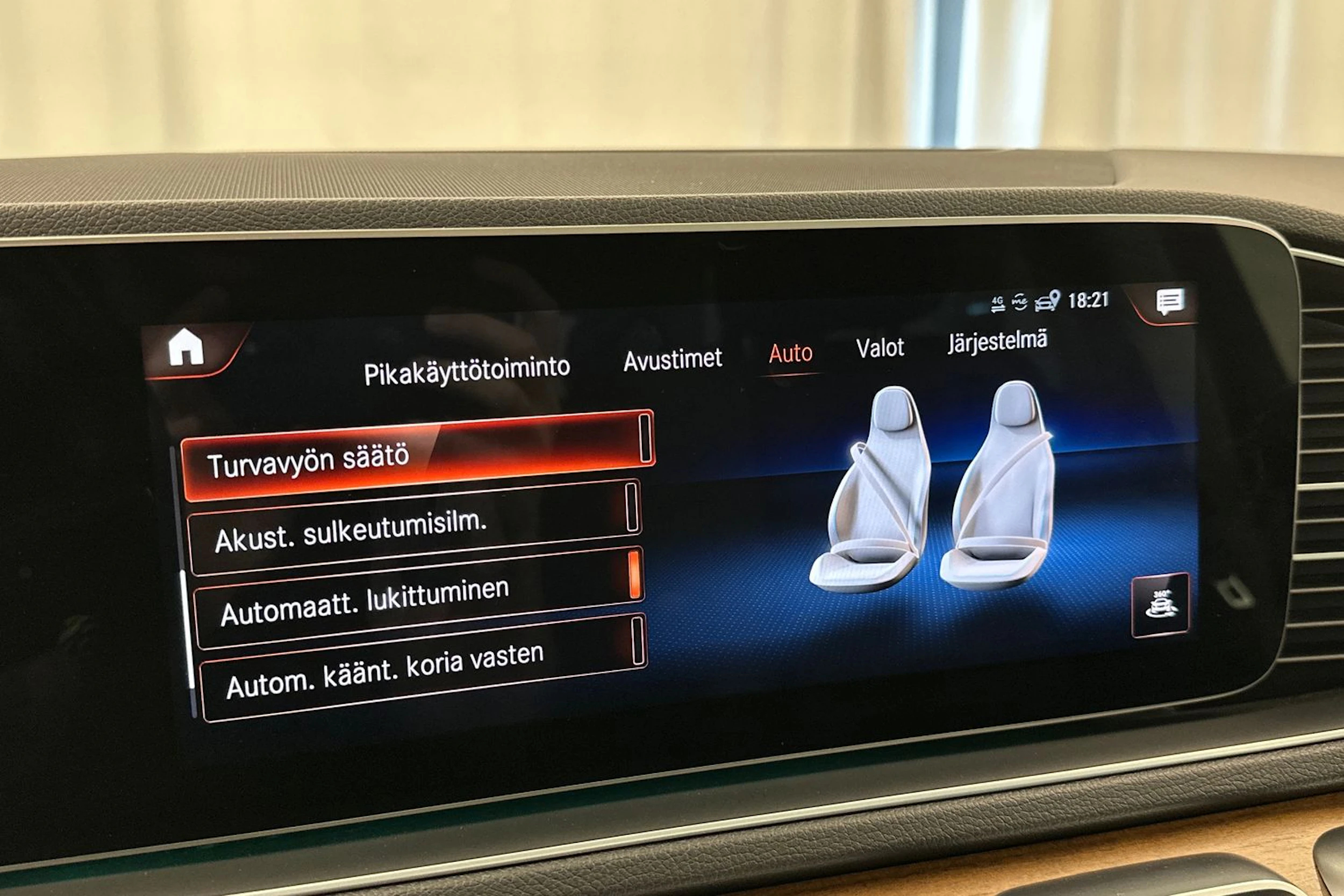 sininen Mercedes-Benz GLE 2022 kuva 25.
