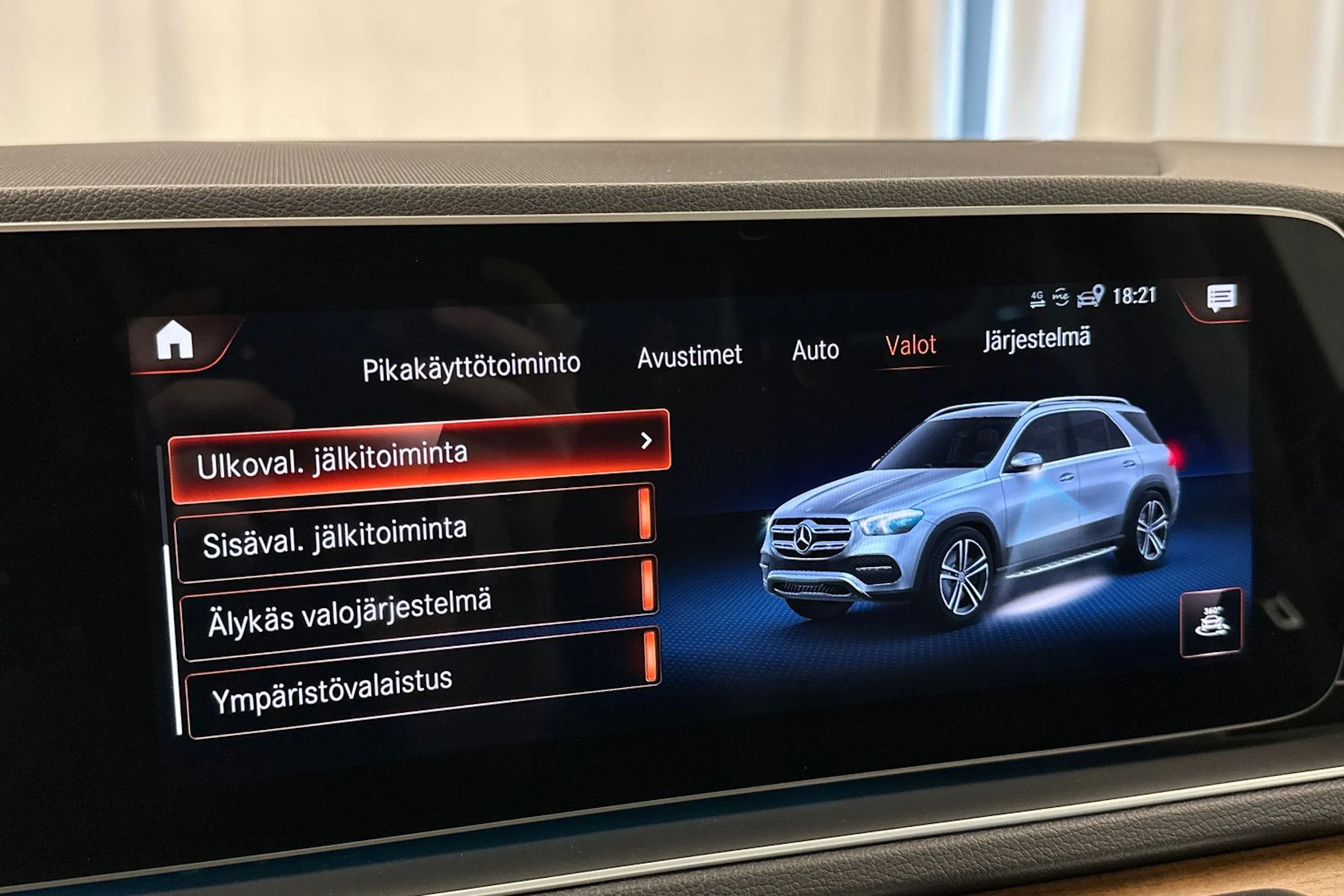 sininen Mercedes-Benz GLE 2022 kuva 27.