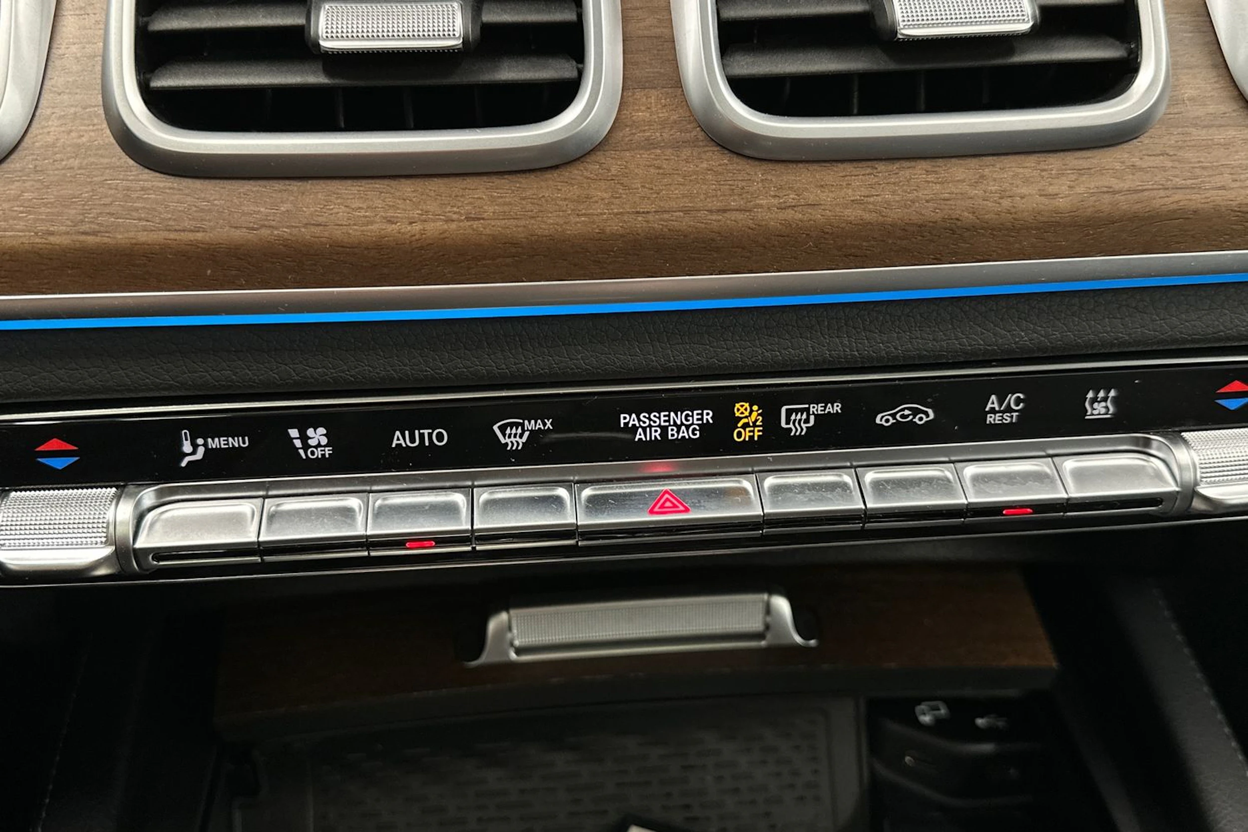 sininen Mercedes-Benz GLE 2022 kuva 28.