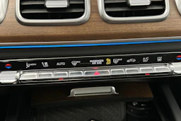 sininen Mercedes-Benz GLE 2022 kuva 28.
