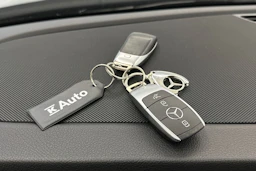 sininen Mercedes-Benz GLE 2022 kuva 29.