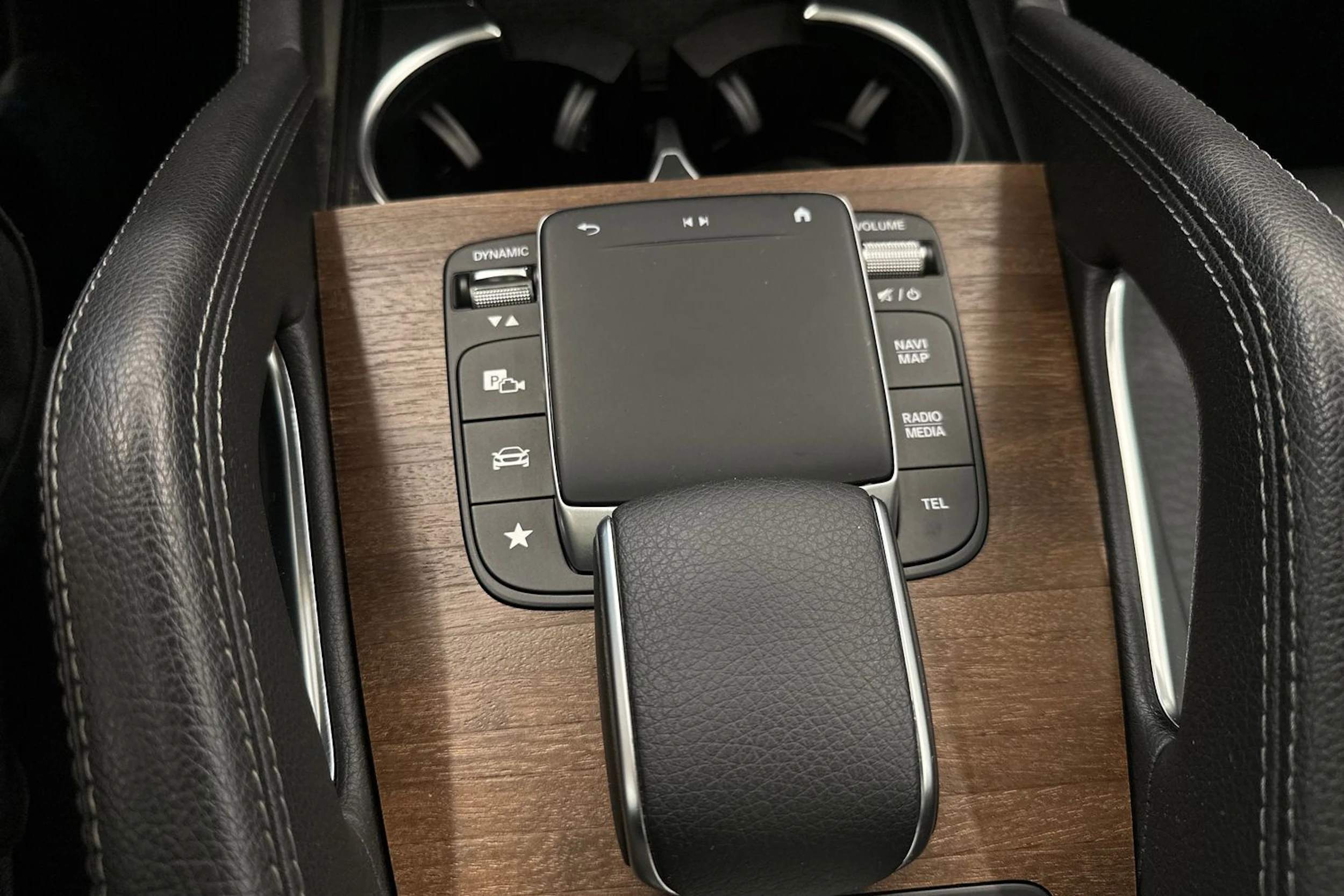 sininen Mercedes-Benz GLE 2022 kuva 30.