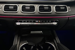 vihreä Mercedes-Benz GLE 2022 kuva 41.