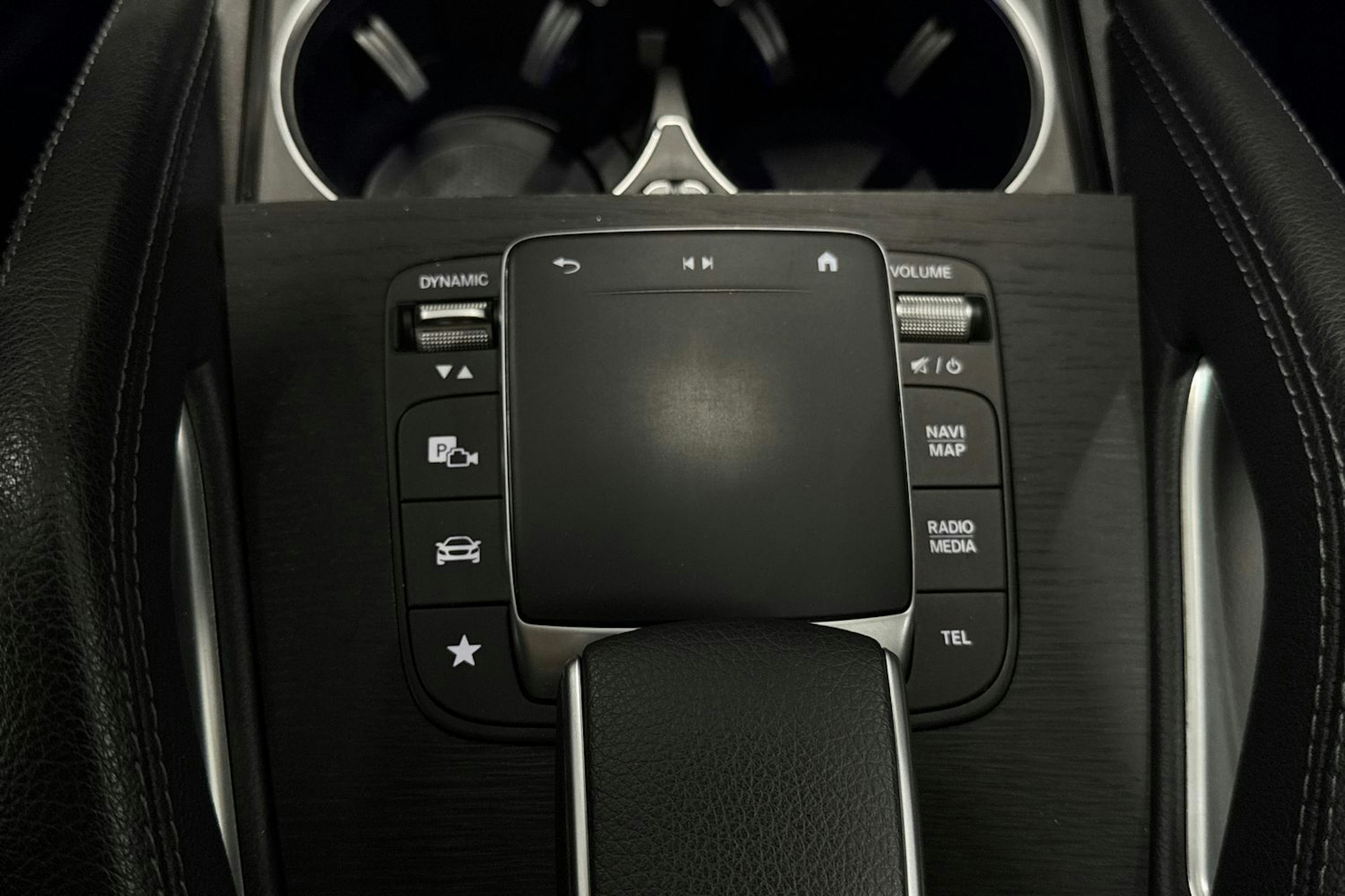 vihreä Mercedes-Benz GLE 2022 kuva 42.