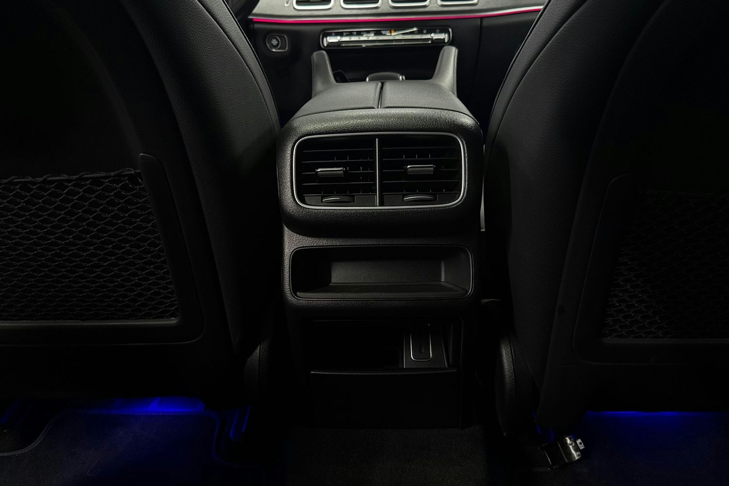 vihreä Mercedes-Benz GLE 2022 kuva 44.