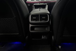 vihreä Mercedes-Benz GLE 2022 kuva 44.