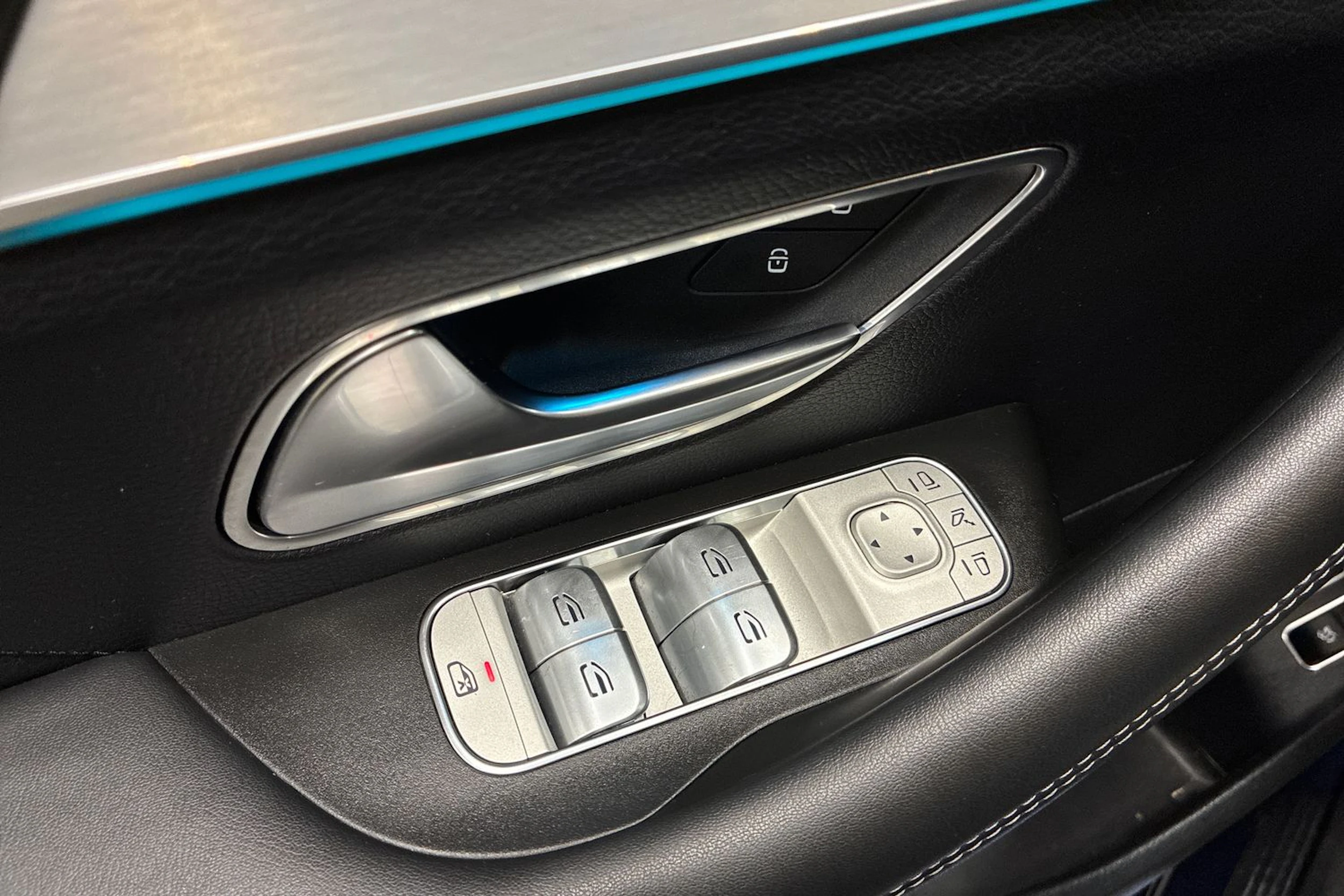 sininen Mercedes-Benz GLE 2022 kuva 18.