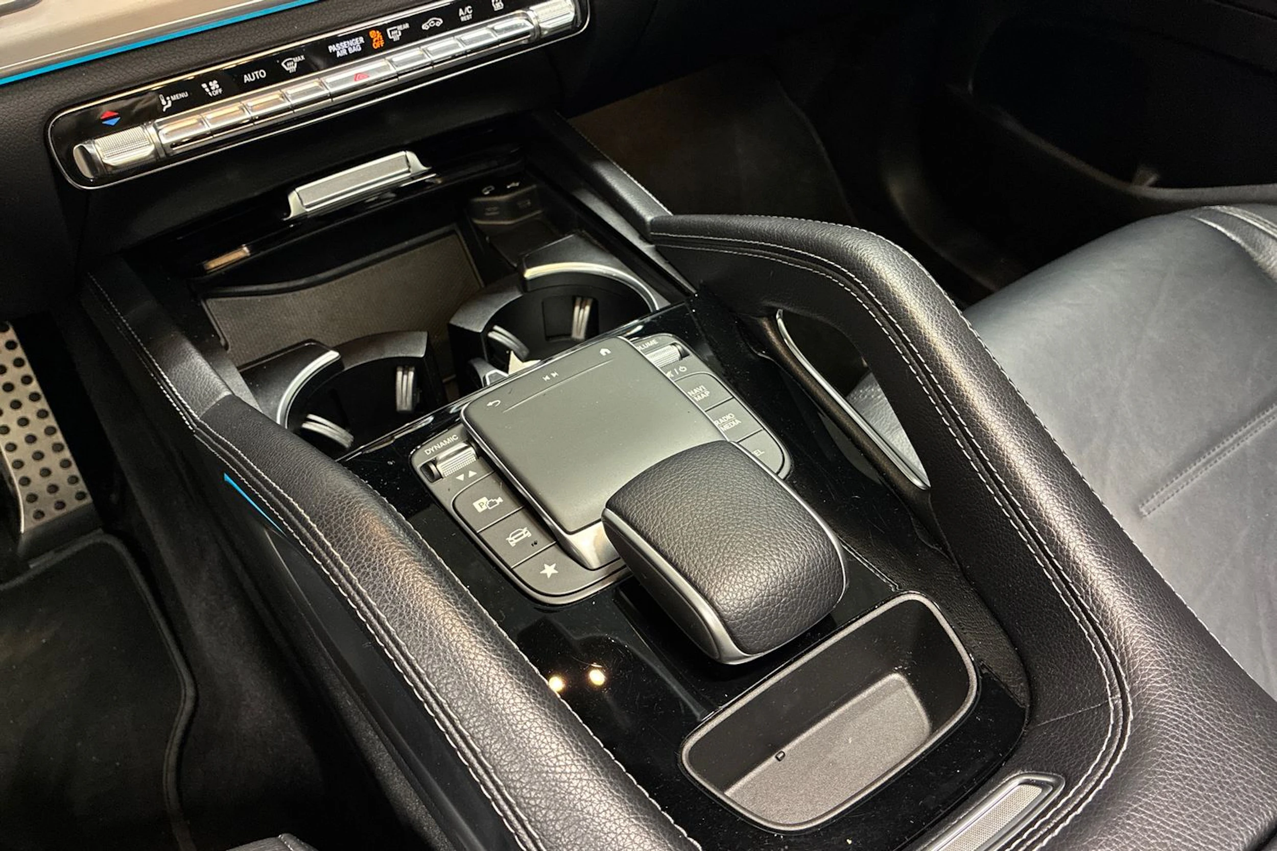 sininen Mercedes-Benz GLE 2022 kuva 20.