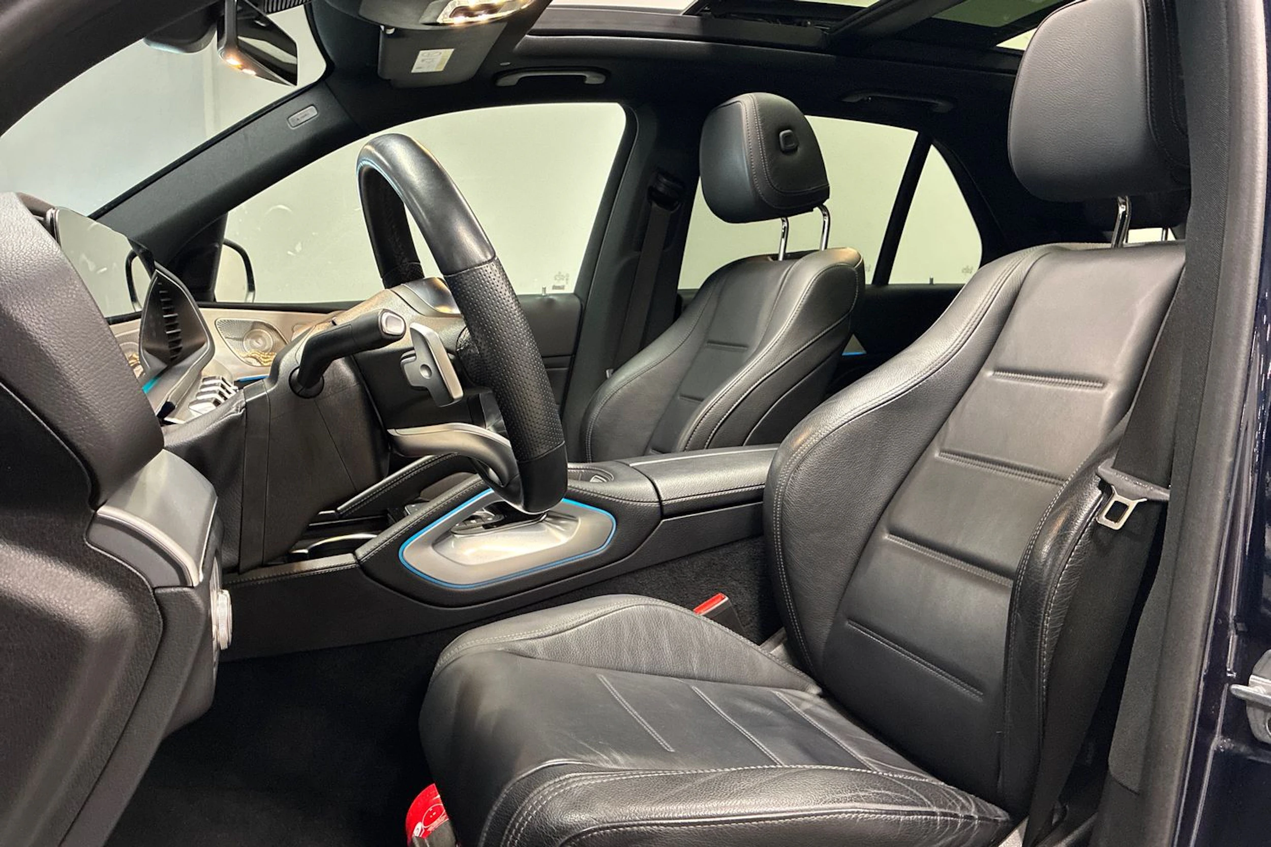 sininen Mercedes-Benz GLE 2022 kuva 28.