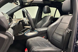 sininen Mercedes-Benz GLE 2022 kuva 28.