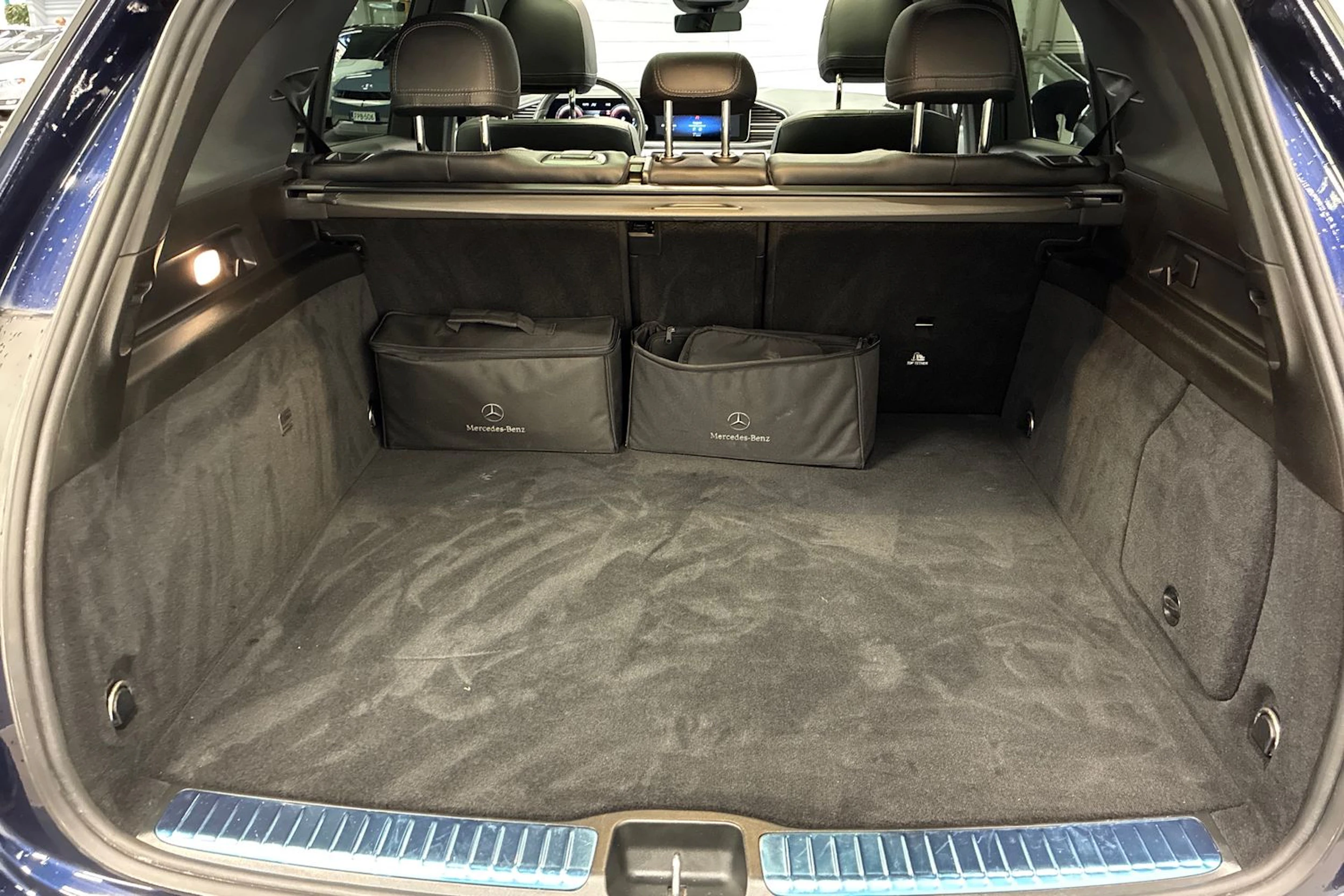 sininen Mercedes-Benz GLE 2022 kuva 30.