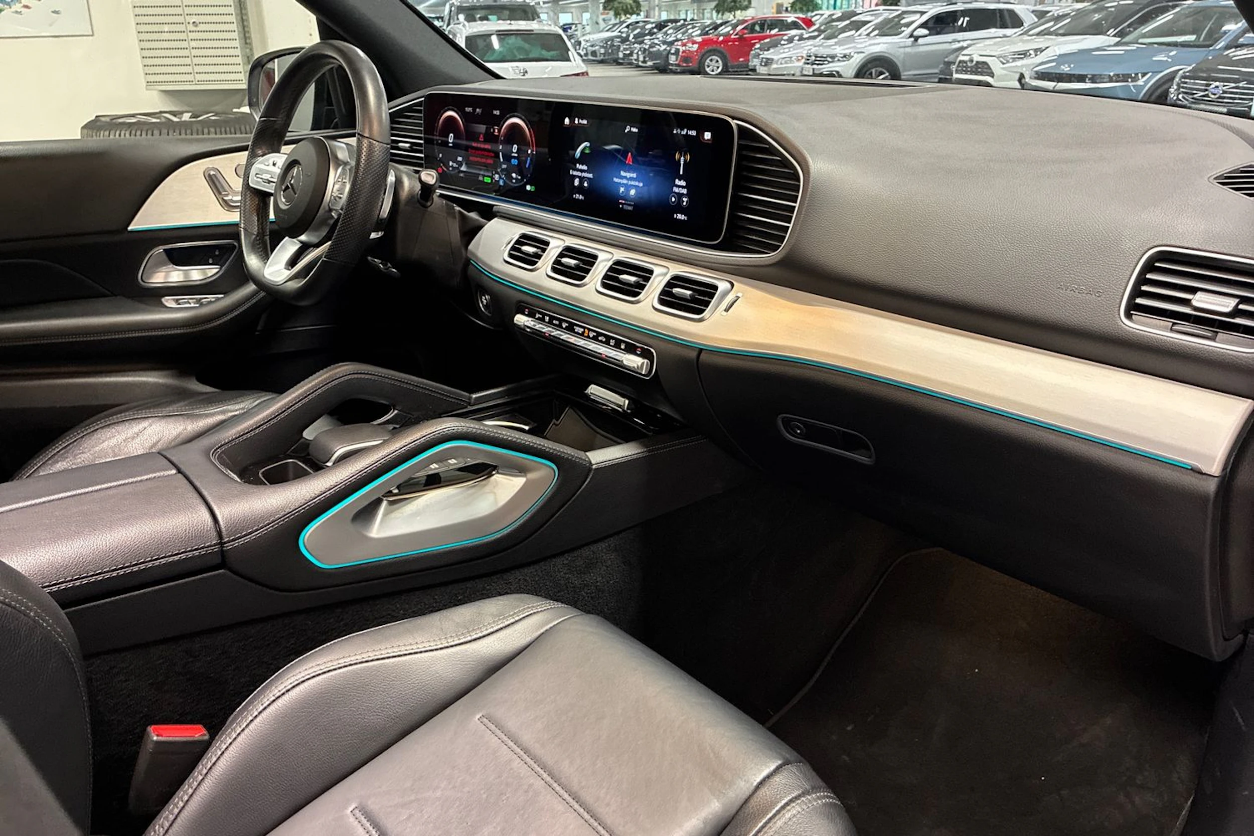 sininen Mercedes-Benz GLE 2022 kuva 35.