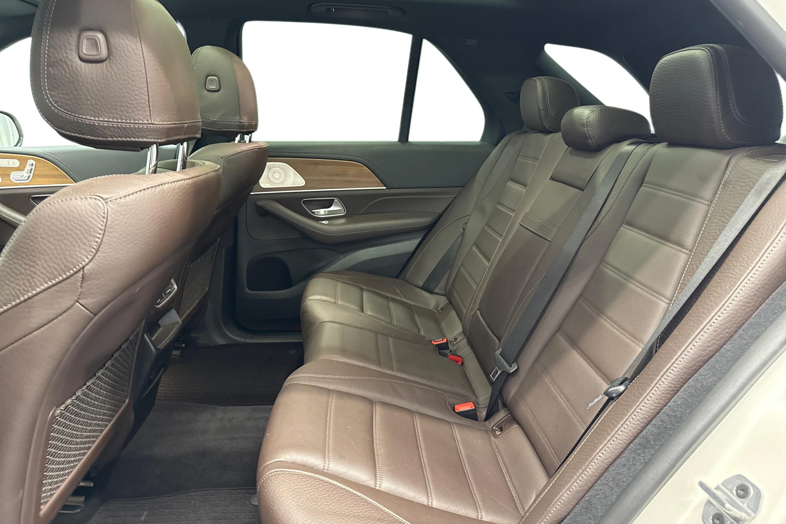 valkoinen Mercedes-Benz GLE 2022 kuva 8.