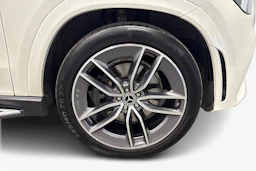 valkoinen Mercedes-Benz GLE 2022 kuva 9.