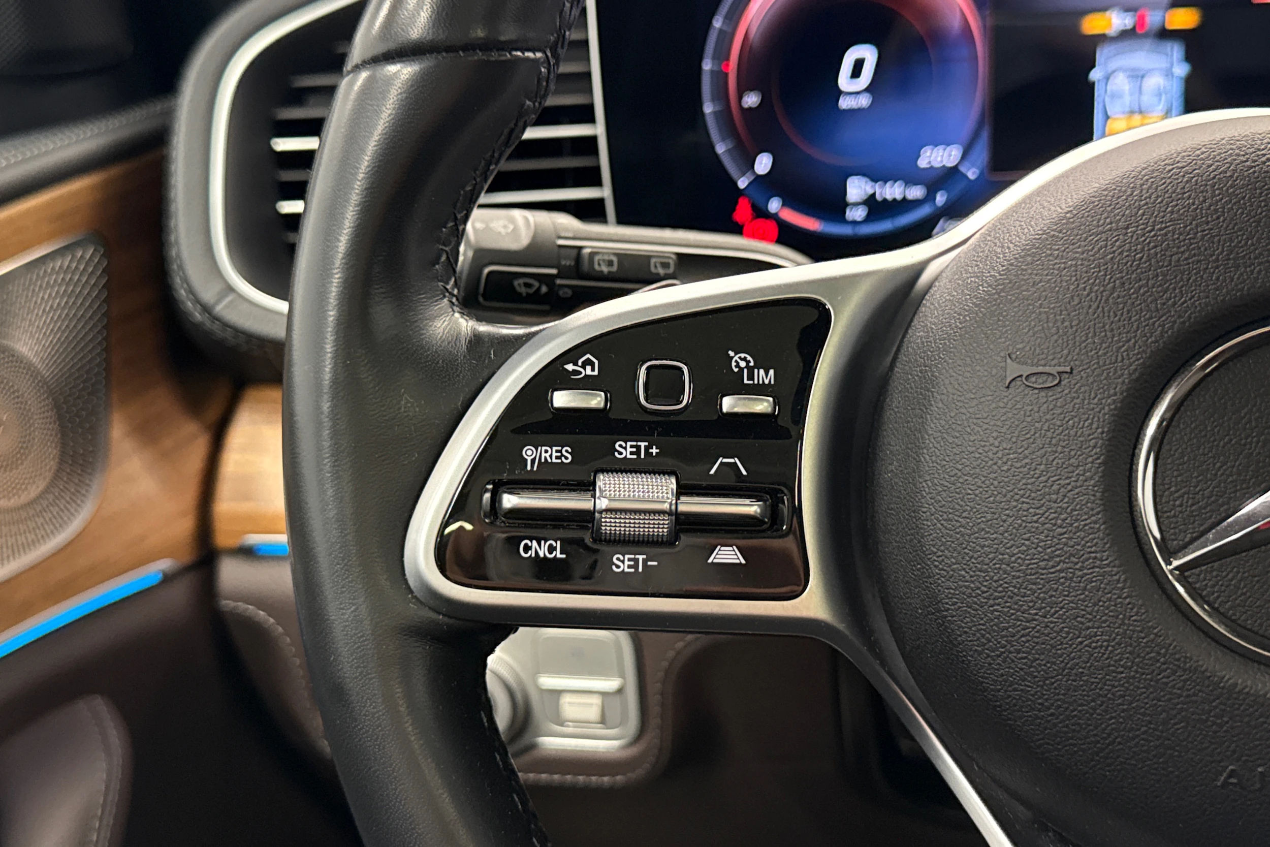 valkoinen Mercedes-Benz GLE 2022 kuva 11.
