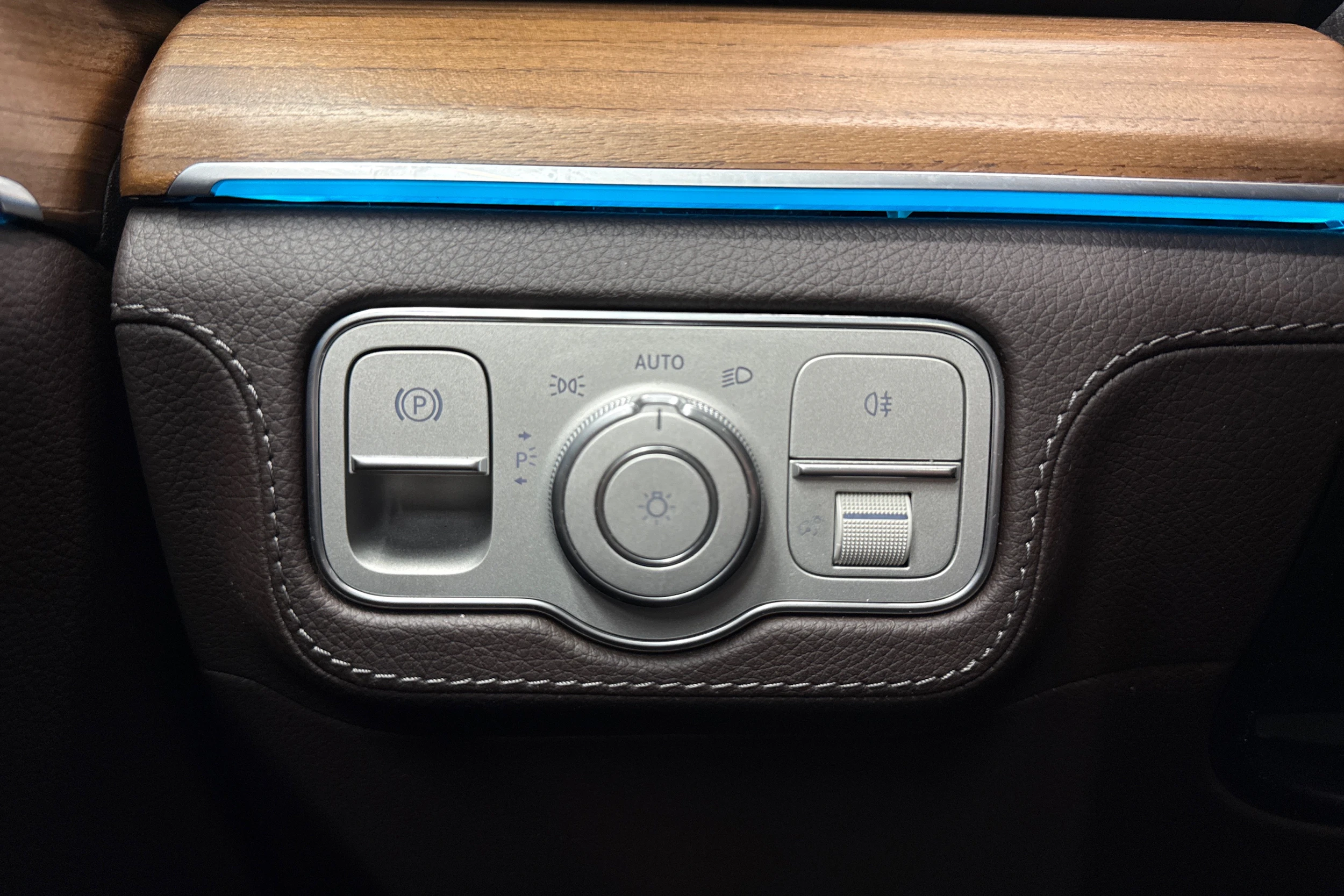 valkoinen Mercedes-Benz GLE 2022 kuva 15.