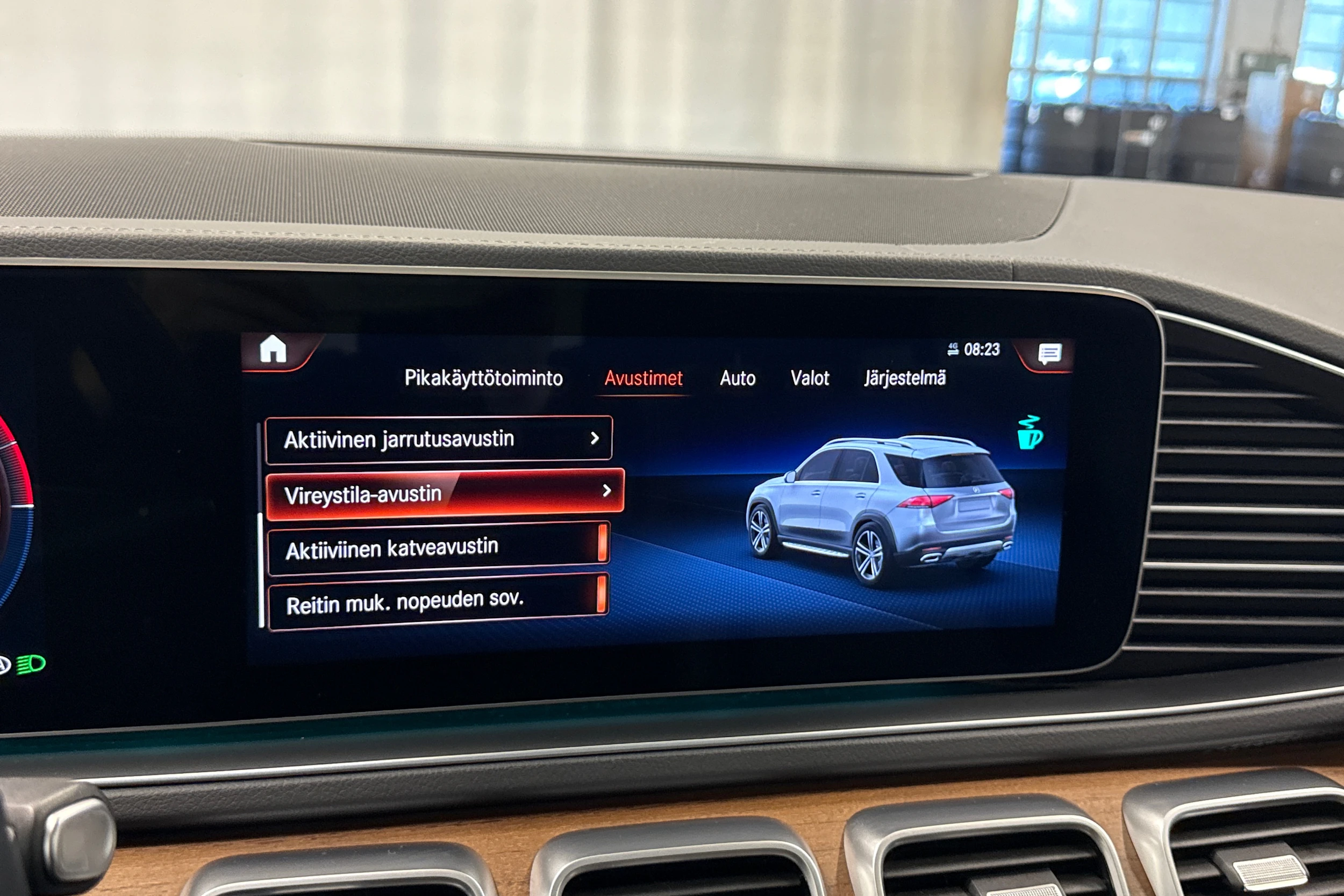 valkoinen Mercedes-Benz GLE 2022 kuva 23.