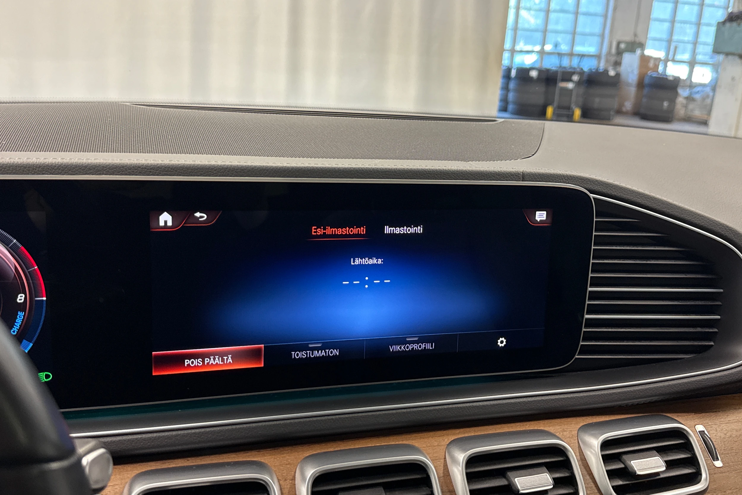 valkoinen Mercedes-Benz GLE 2022 kuva 25.