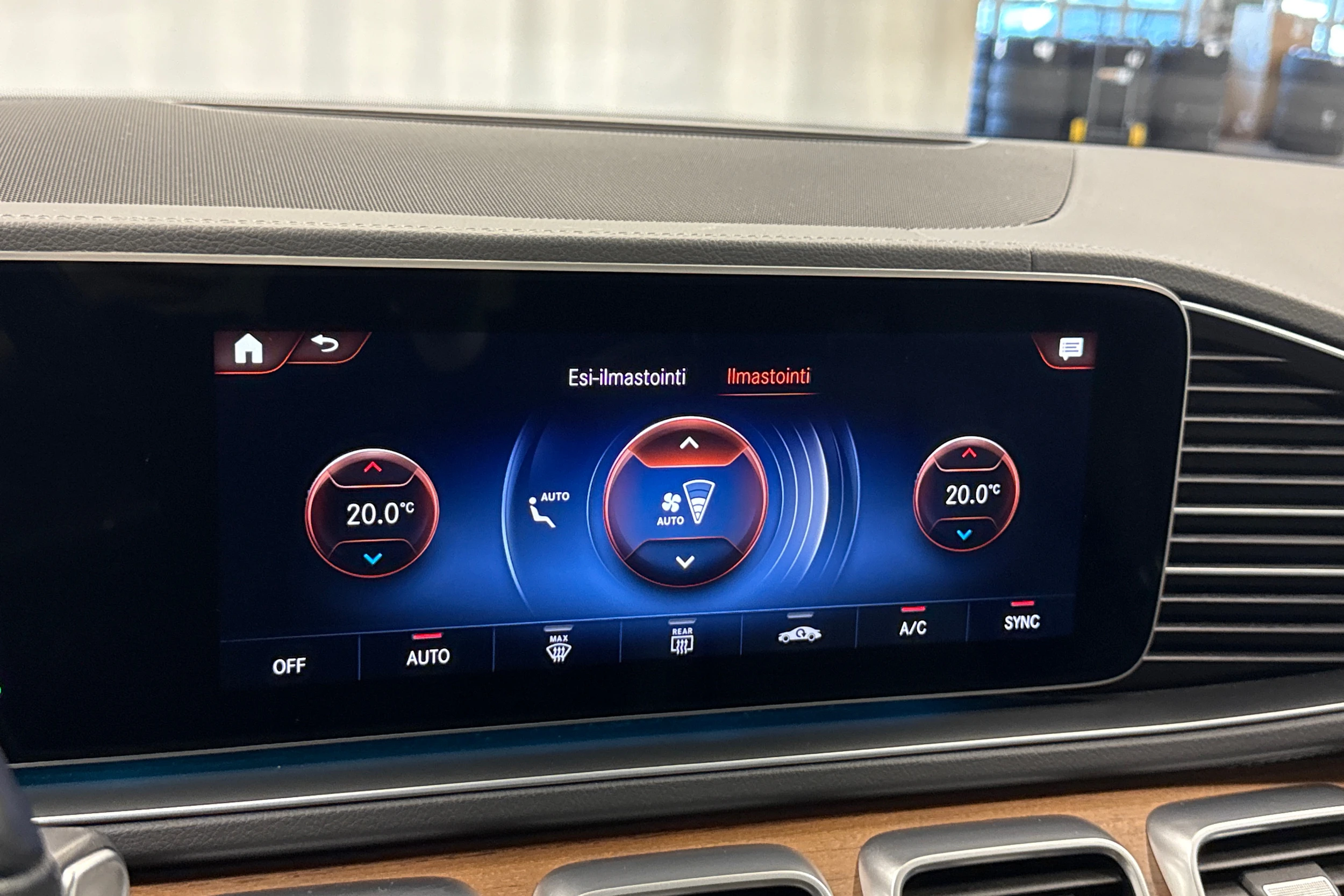 valkoinen Mercedes-Benz GLE 2022 kuva 26.