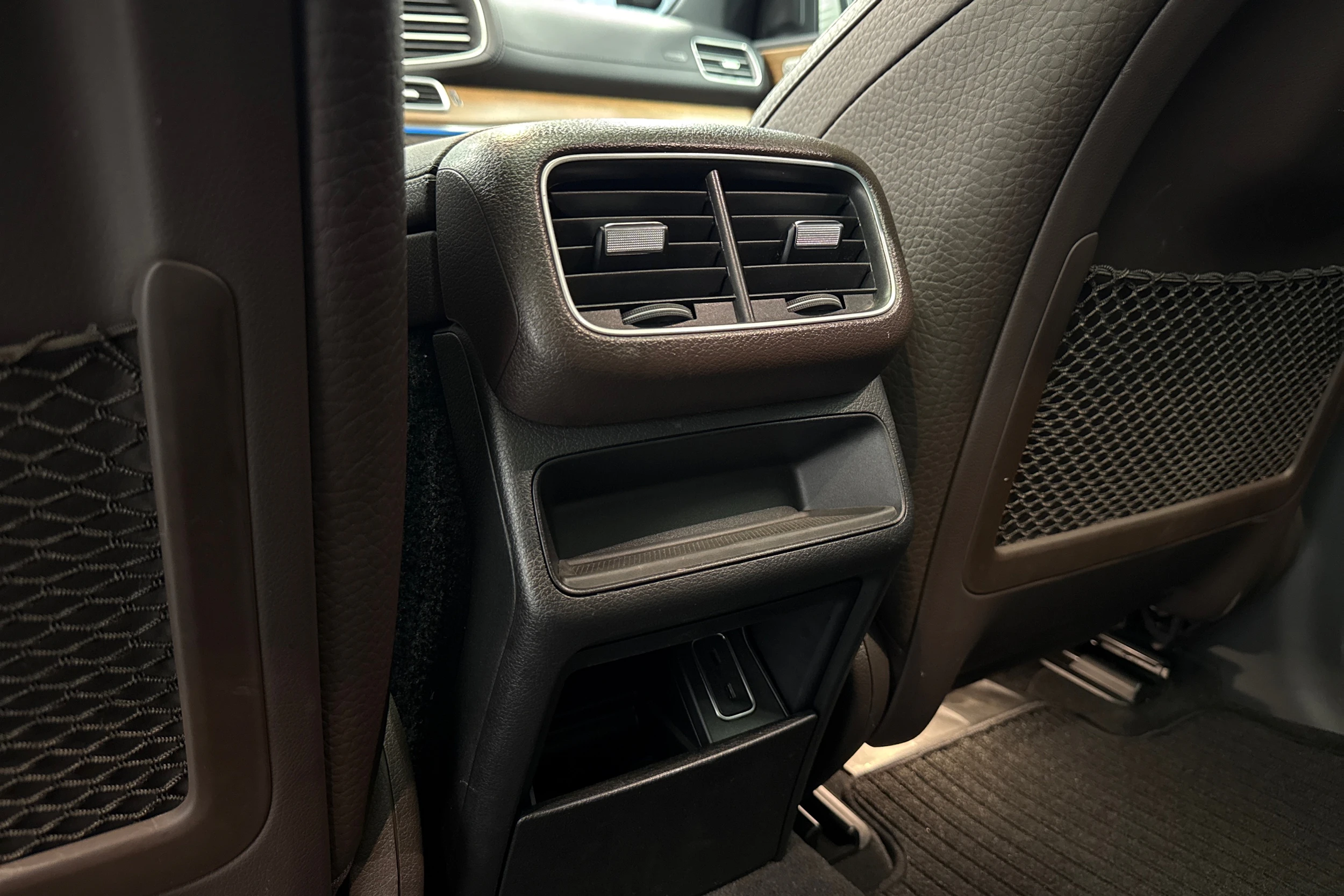 valkoinen Mercedes-Benz GLE 2022 kuva 33.