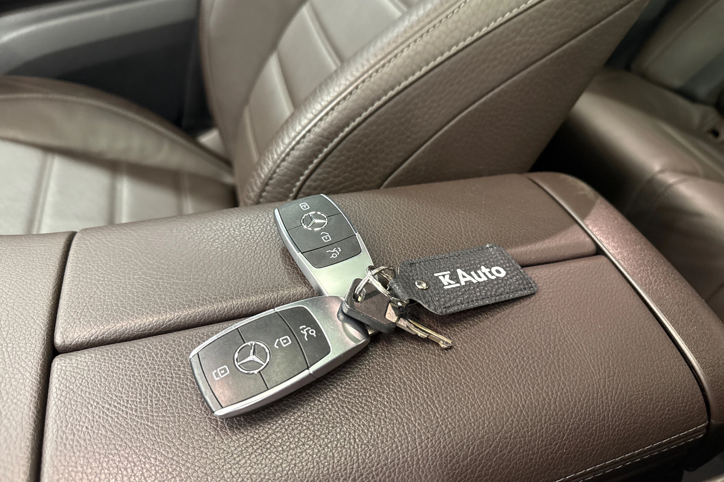 valkoinen Mercedes-Benz GLE 2022 kuva 38.
