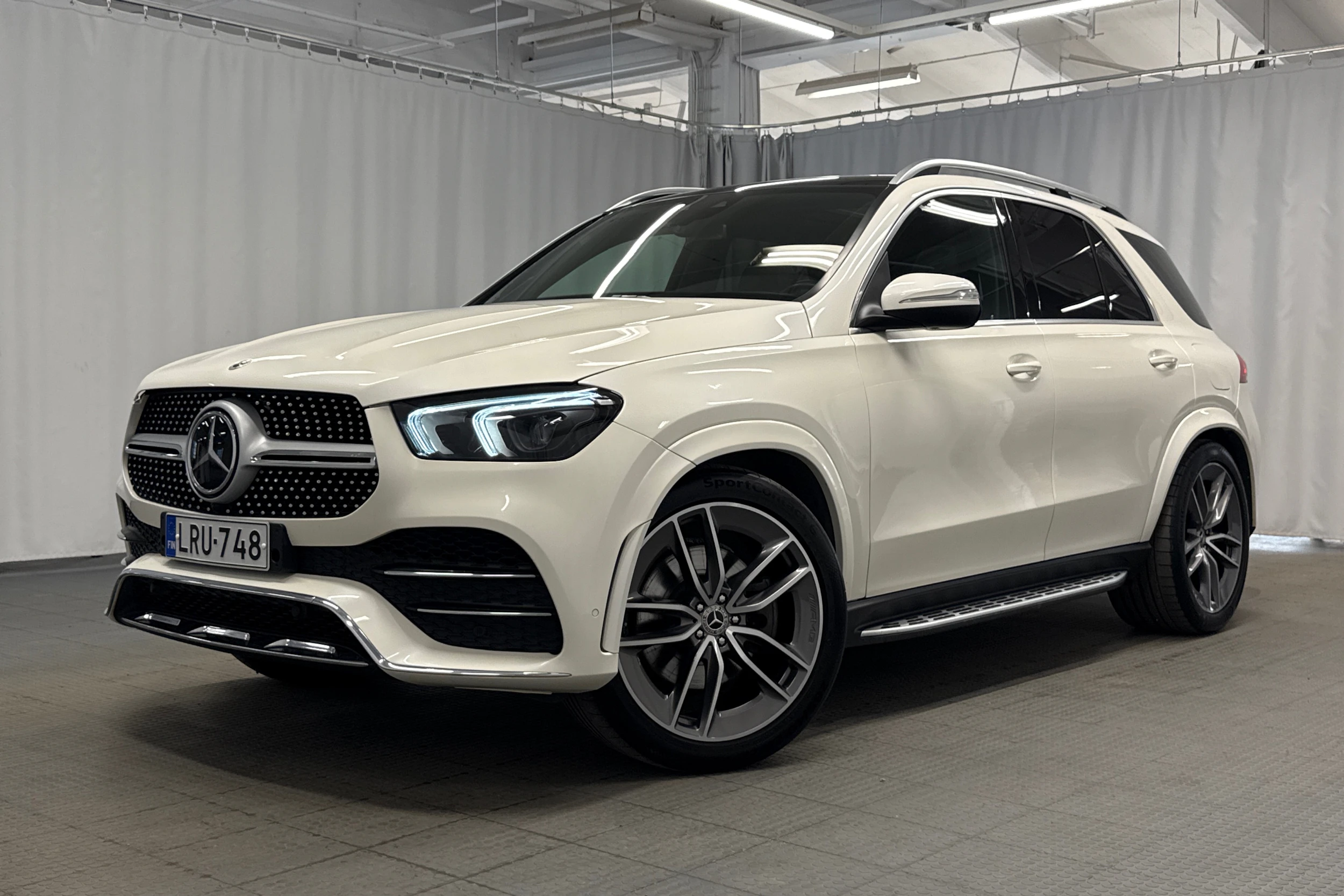 valkoinen Mercedes-Benz GLE 2022 kuva 39.