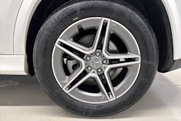 valkoinen Mercedes-Benz GLE 2022 kuva 13.