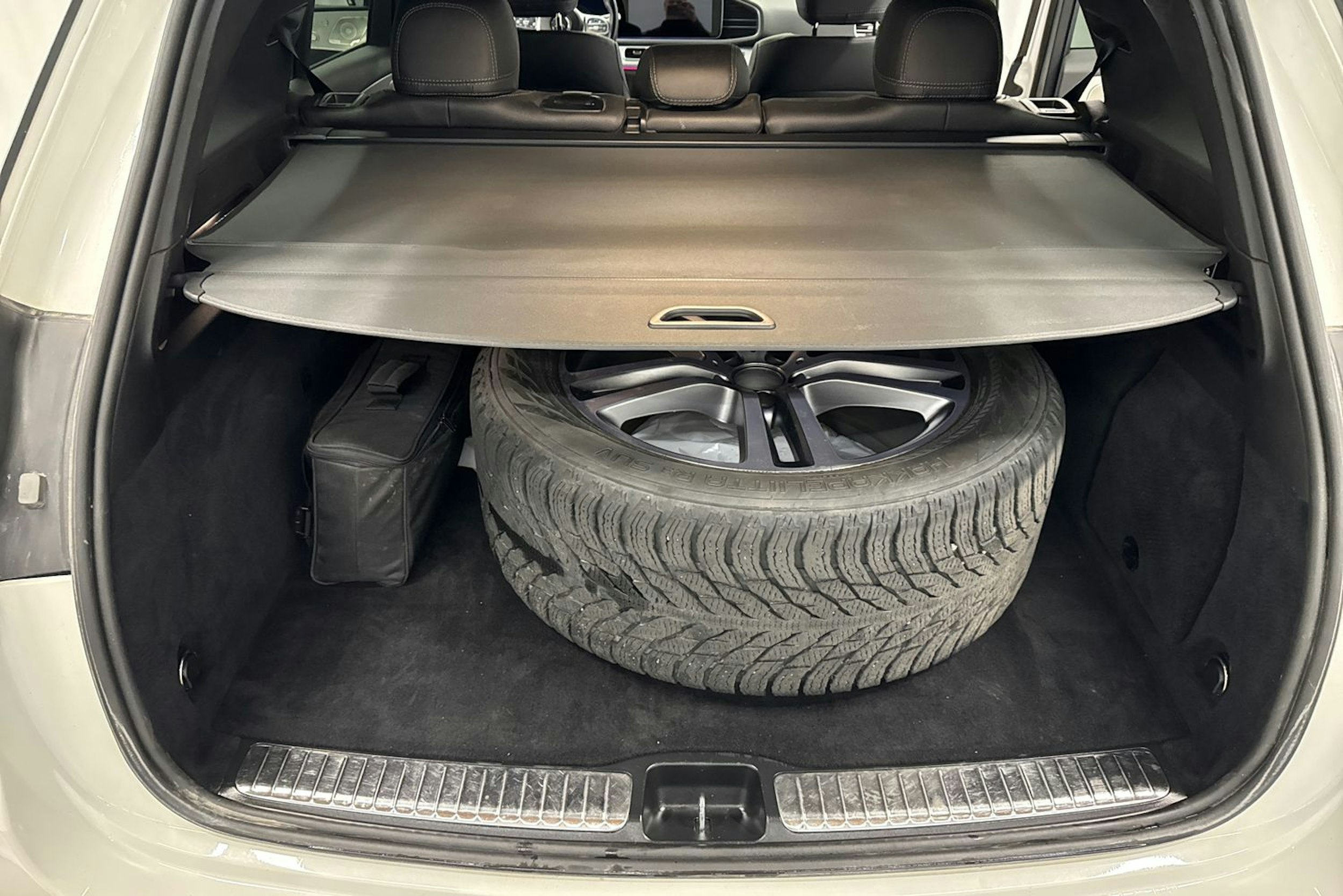 valkoinen Mercedes-Benz GLE 2022 kuva 16.