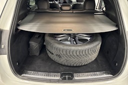 valkoinen Mercedes-Benz GLE 2022 kuva 16.