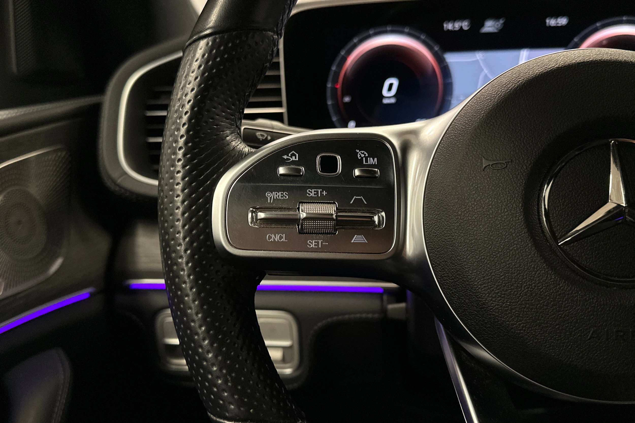 harmaa Mercedes-Benz GLE 2022 kuva 15.