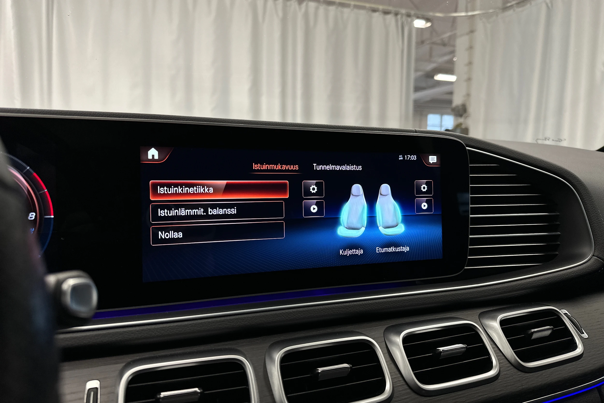 harmaa Mercedes-Benz GLE 2022 kuva 20.