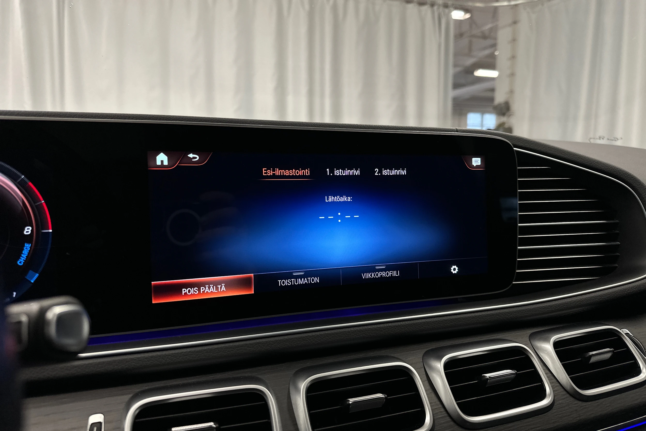 harmaa Mercedes-Benz GLE 2022 kuva 25.