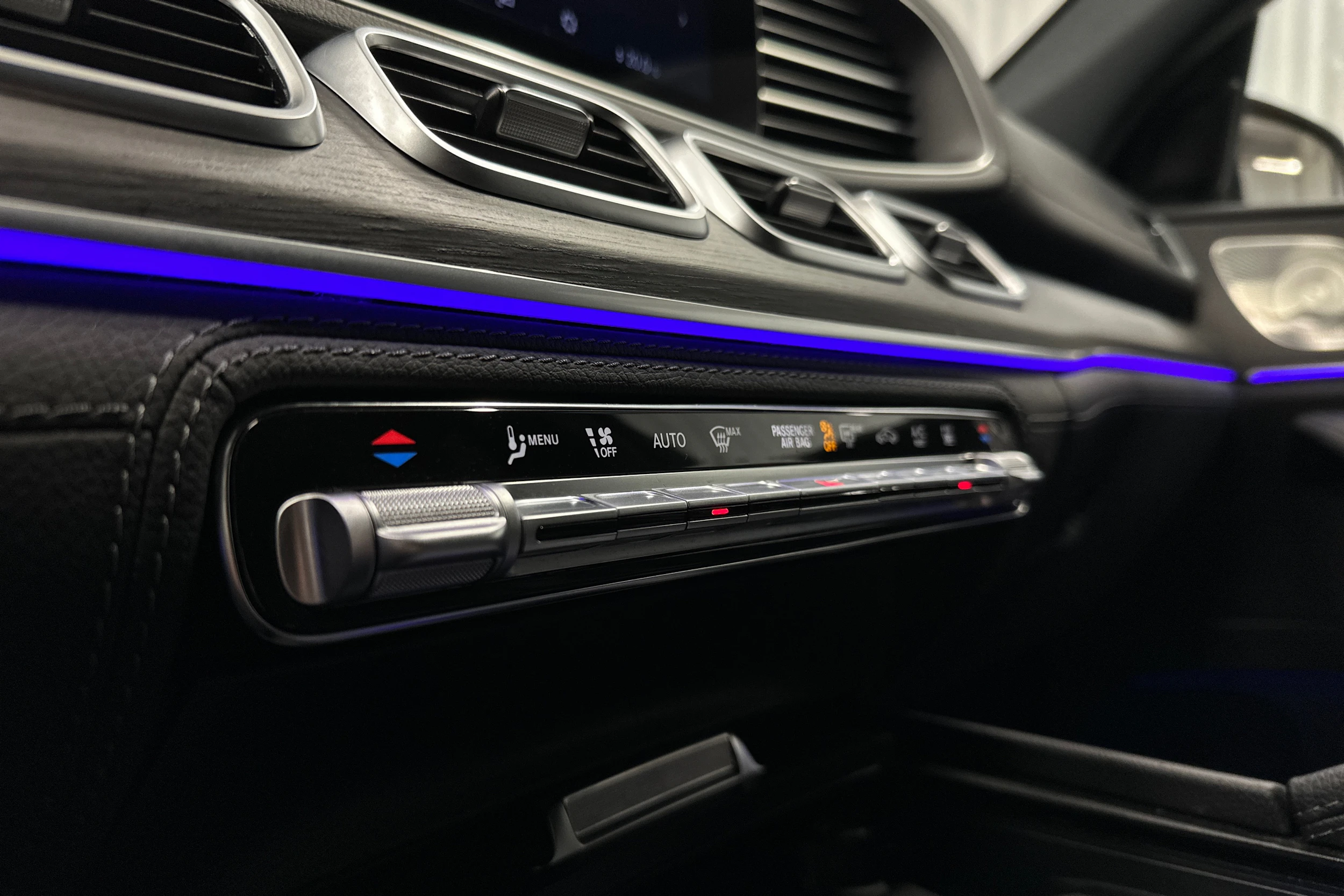 harmaa Mercedes-Benz GLE 2022 kuva 26.